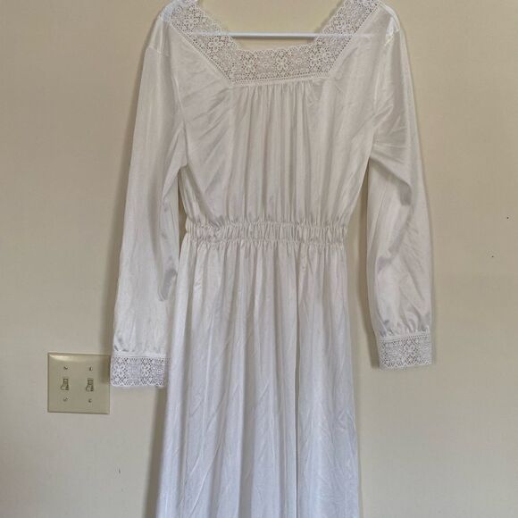 Aristocraft by Superior Vintage Robe Cottage White Lace Trim Large Fits Small - Picture 10 of 14